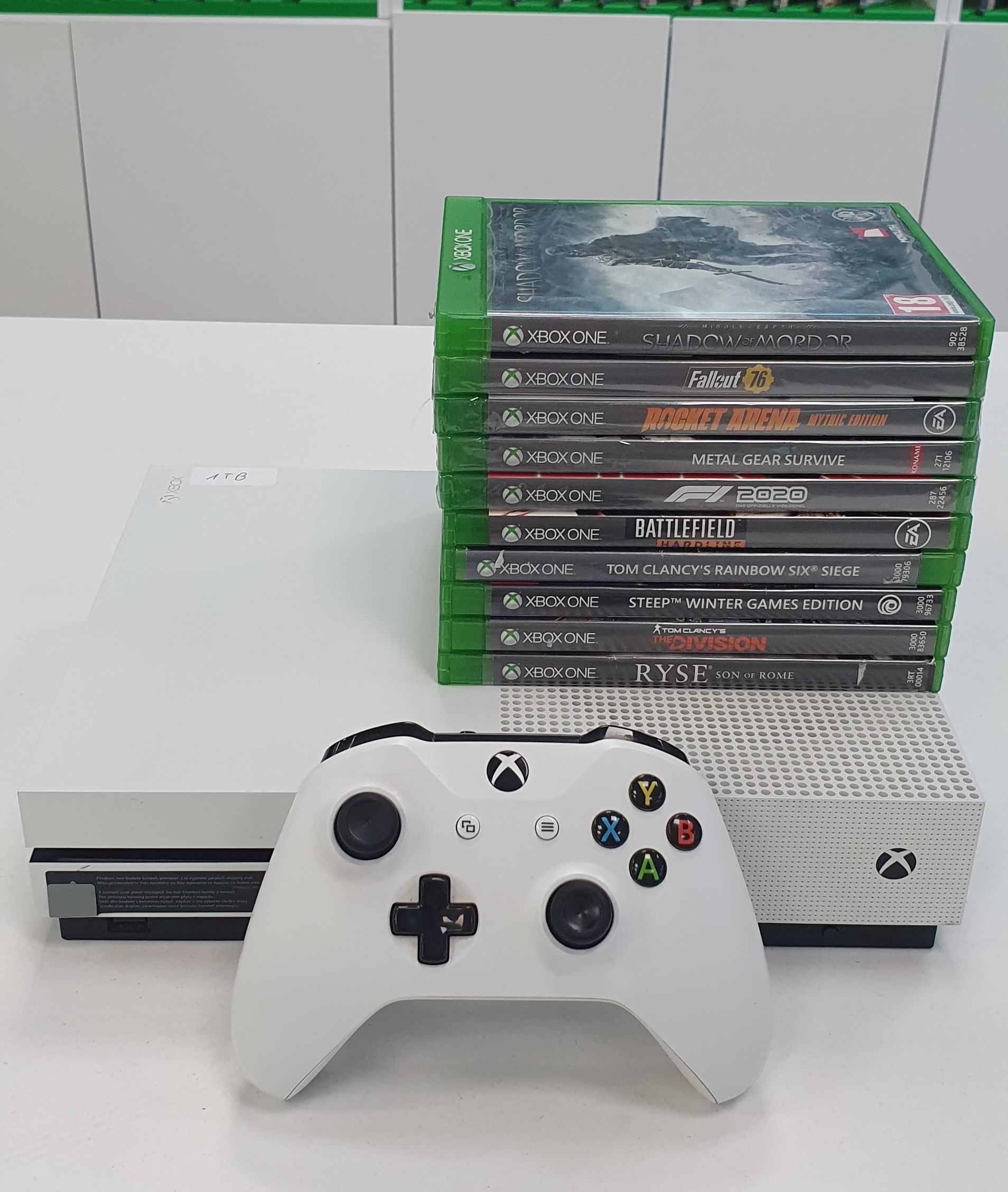 Microsoft Xbox One S 1TB + + 10 DB Xbox One játék